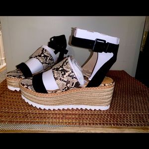 Crown vintage  new never worn  sandals size 8